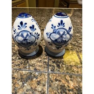 Vintage salt and pepper shakers